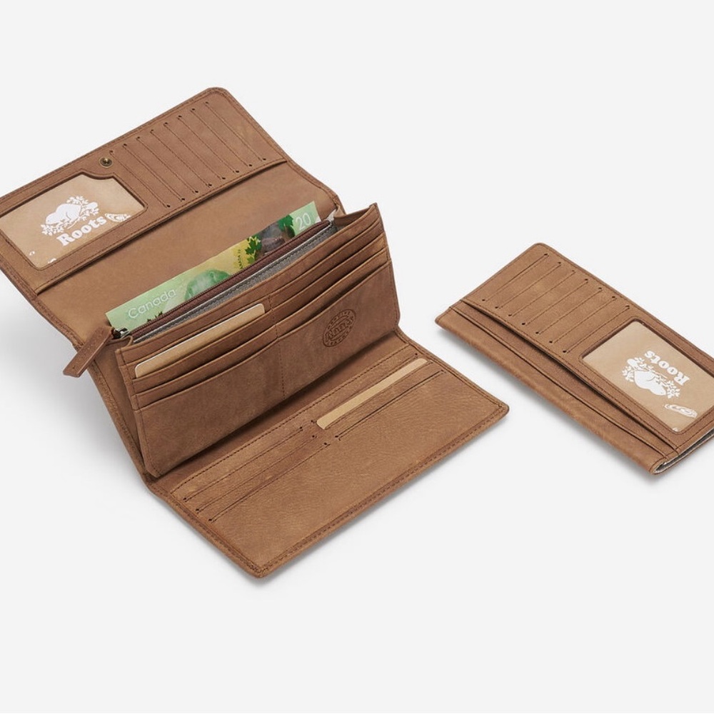 NEW ROOTS GENUINE LEATHER CLUTCH